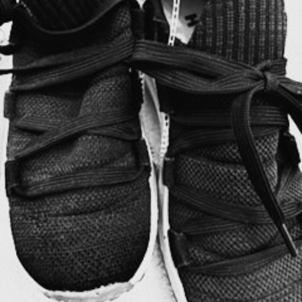 Holo "Maverick" black sneakers NWT Men's Size 7